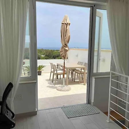 Brand New 3-level Sea View Near