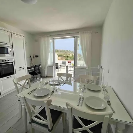 Apartman Brand New 3-level Sea View Near