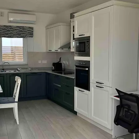 Brand New 3-level Sea View Near *