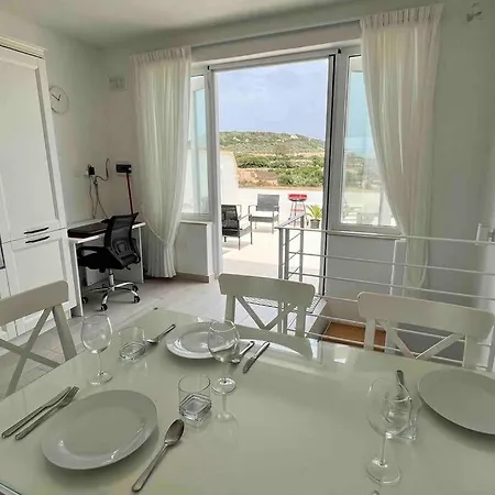Brand New 3-level Sea View Near Apartman Il-Pergla